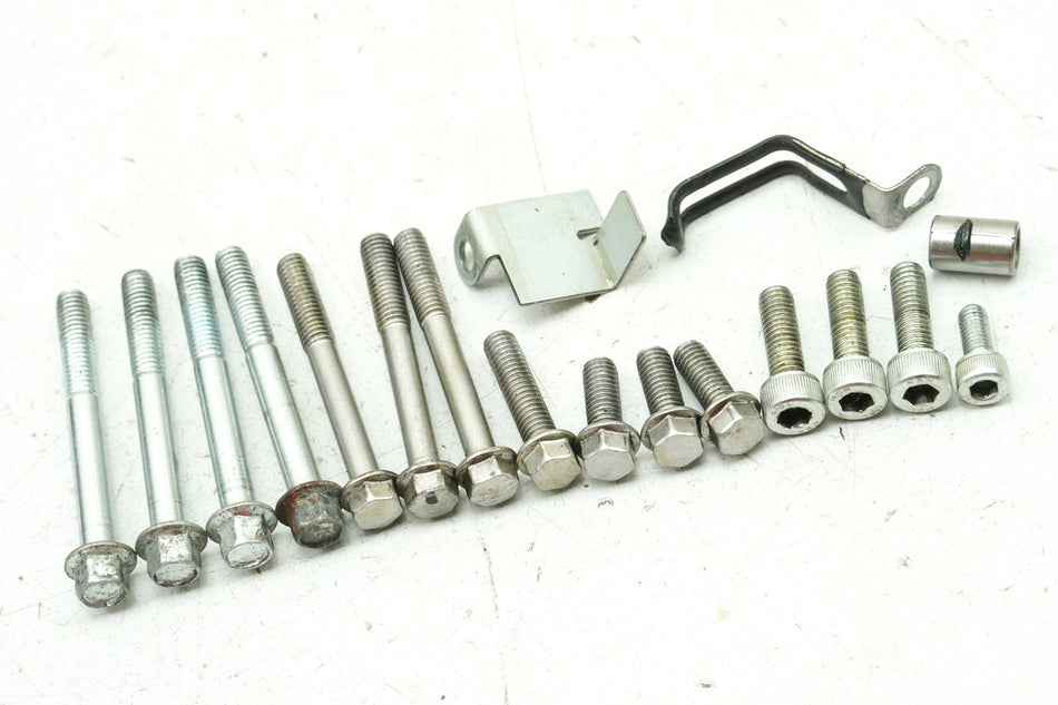 SUZUKI GSX-R 750 WVCW K8 K9 L0 600 Tornillos de tapa de alternador de motor