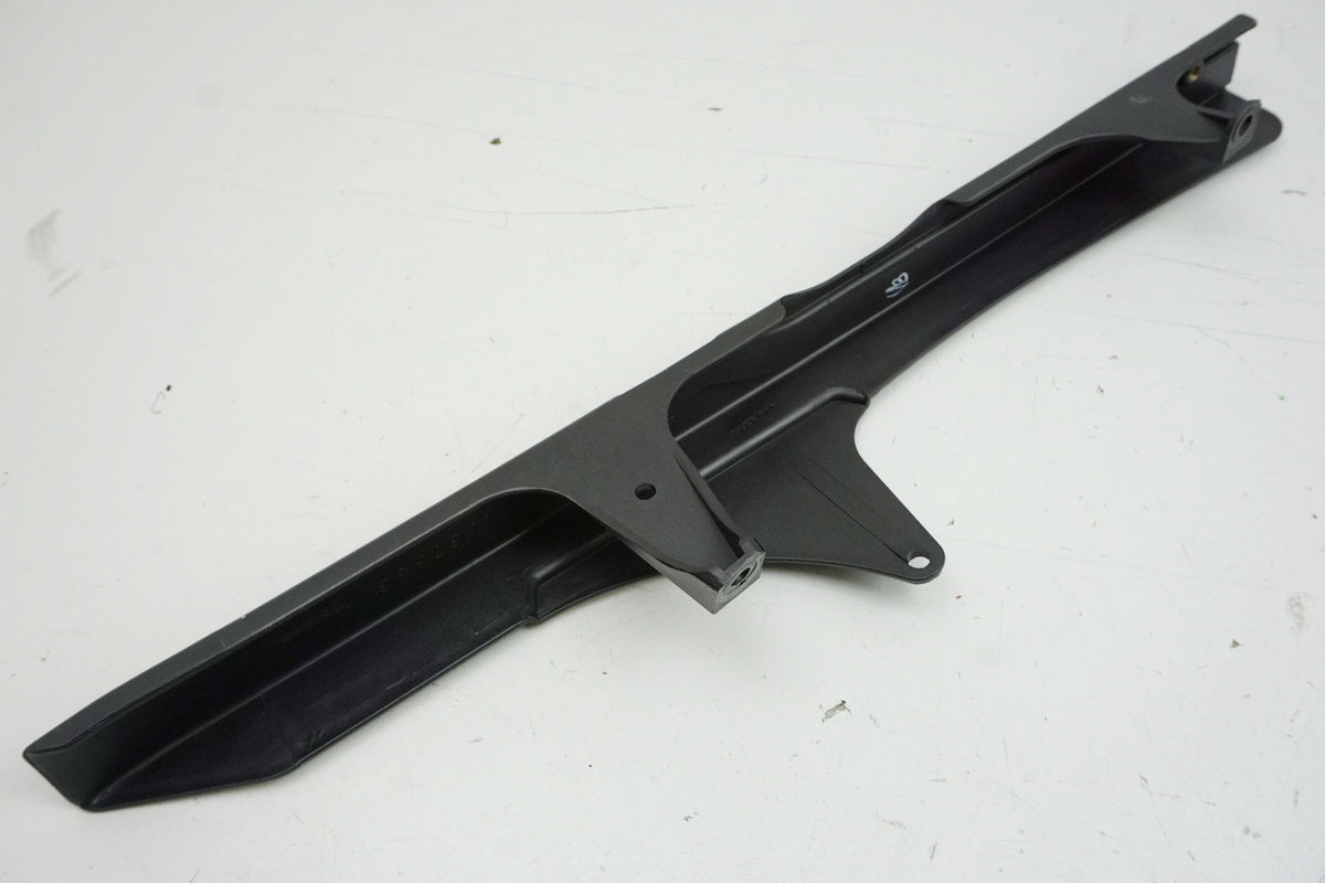 TRIUMPH DAYTONA 955 i T 595 N Kettenschutz Abdeckung Schwinge Cover 2057363