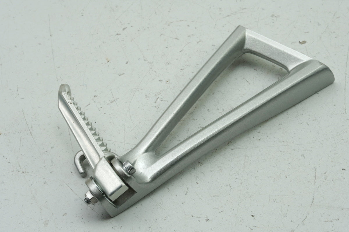 YAMAHA YZF R6 RJ11 RJ15 Passenger Footrest Assembly Right Holder Footrest Plate