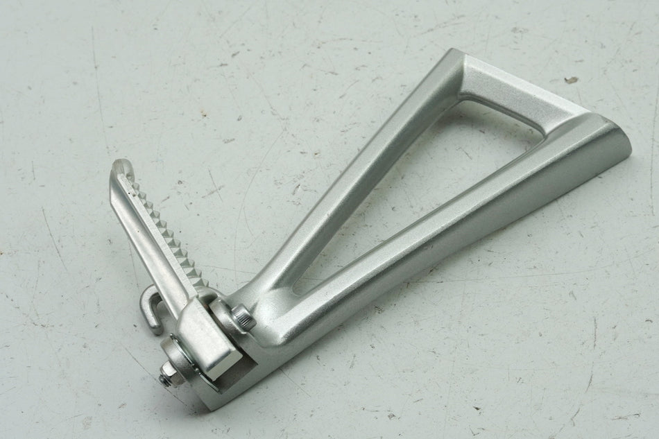 YAMAHA YZF R6 RJ11 RJ15 Passenger Footrest Assembly Right Holder Footrest Plate