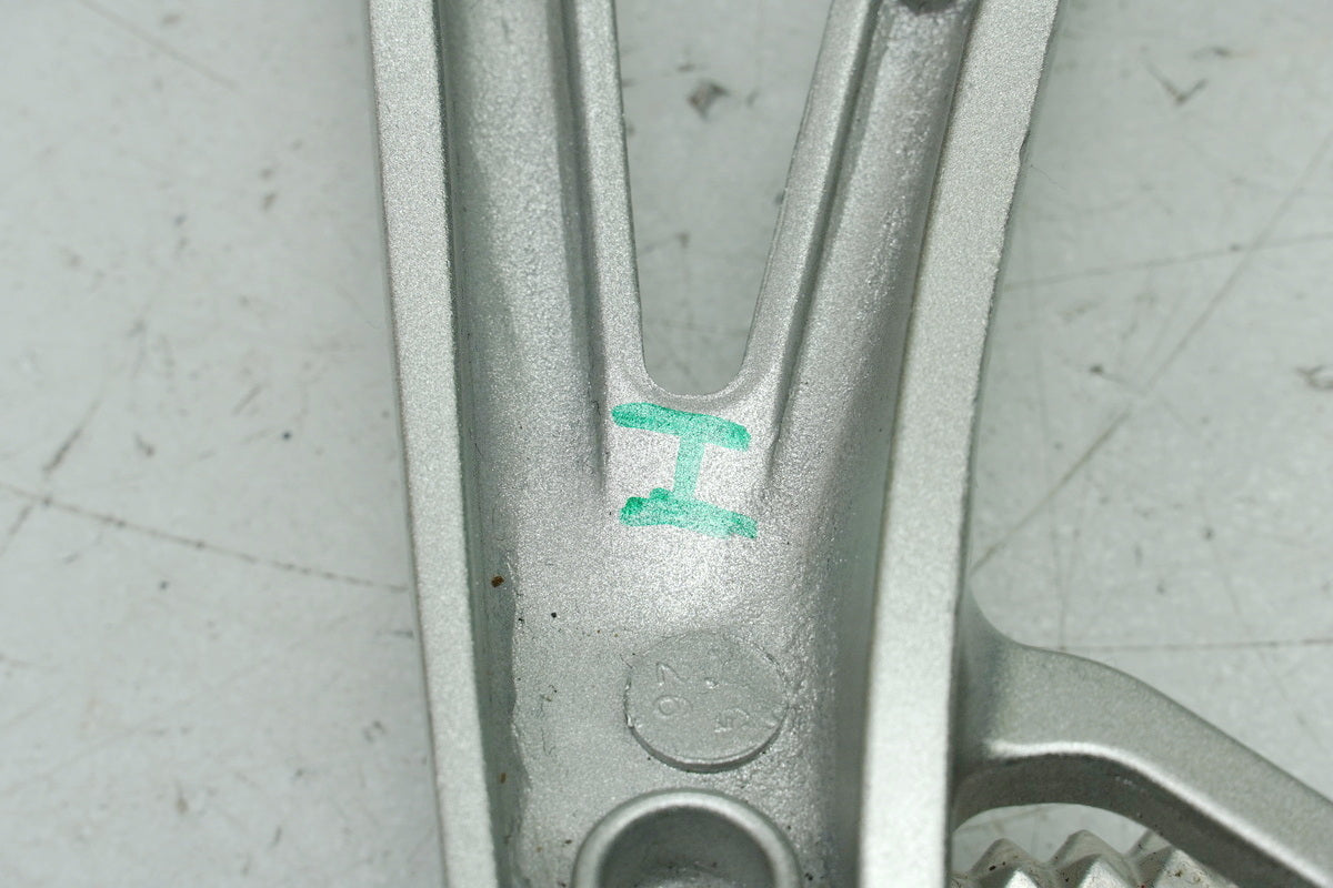 YAMAHA YZF R6 RJ11 RJ15 Passenger Footrest Assembly Right Holder Footrest Plate