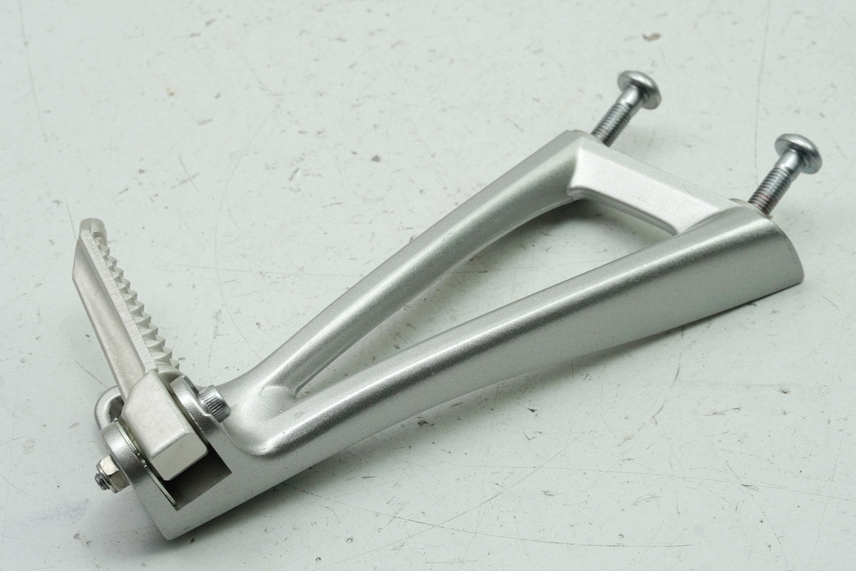 YAMAHA YZF R6 RJ11 RJ15 Passenger Footrest System Right Holder Footrest Plate