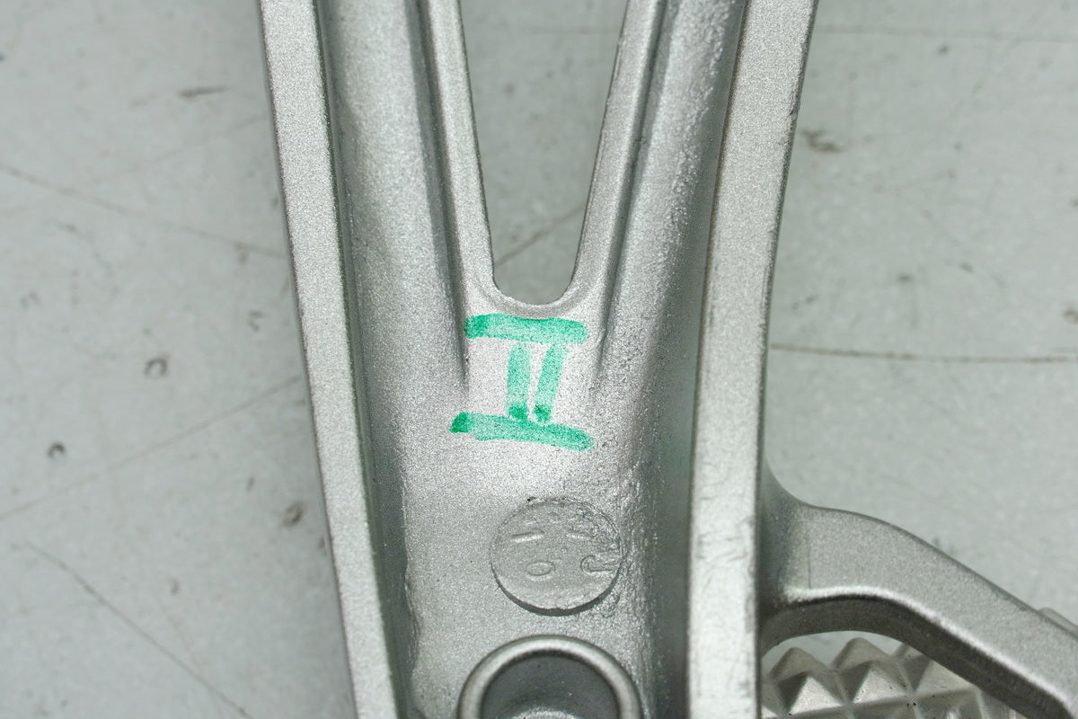 YAMAHA YZF R6 RJ11 RJ15 Passenger Footrest System Right Holder Footrest Plate
