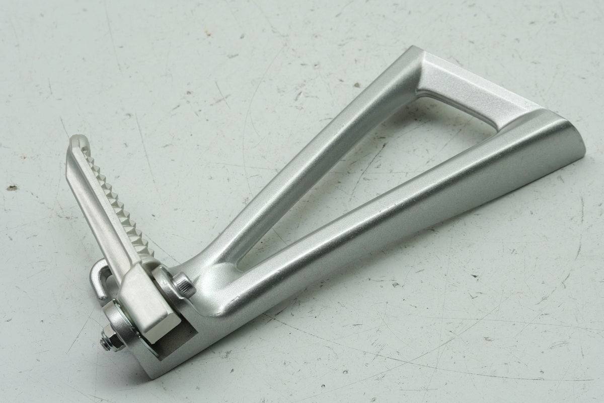 YAMAHA YZF R6 RJ11 RJ15 Footrest System Pillion Right Holder Footrest Plate