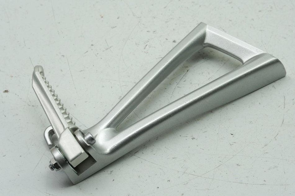 YAMAHA YZF R6 RJ11 RJ15 Footrest System Pillion Right Holder Footrest Plate