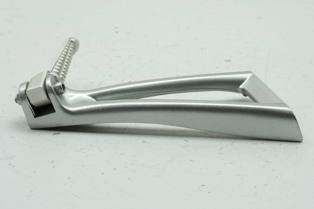 YAMAHA YZF R6 RJ11 RJ15 Footrest System Pillion Right Holder Footrest Plate