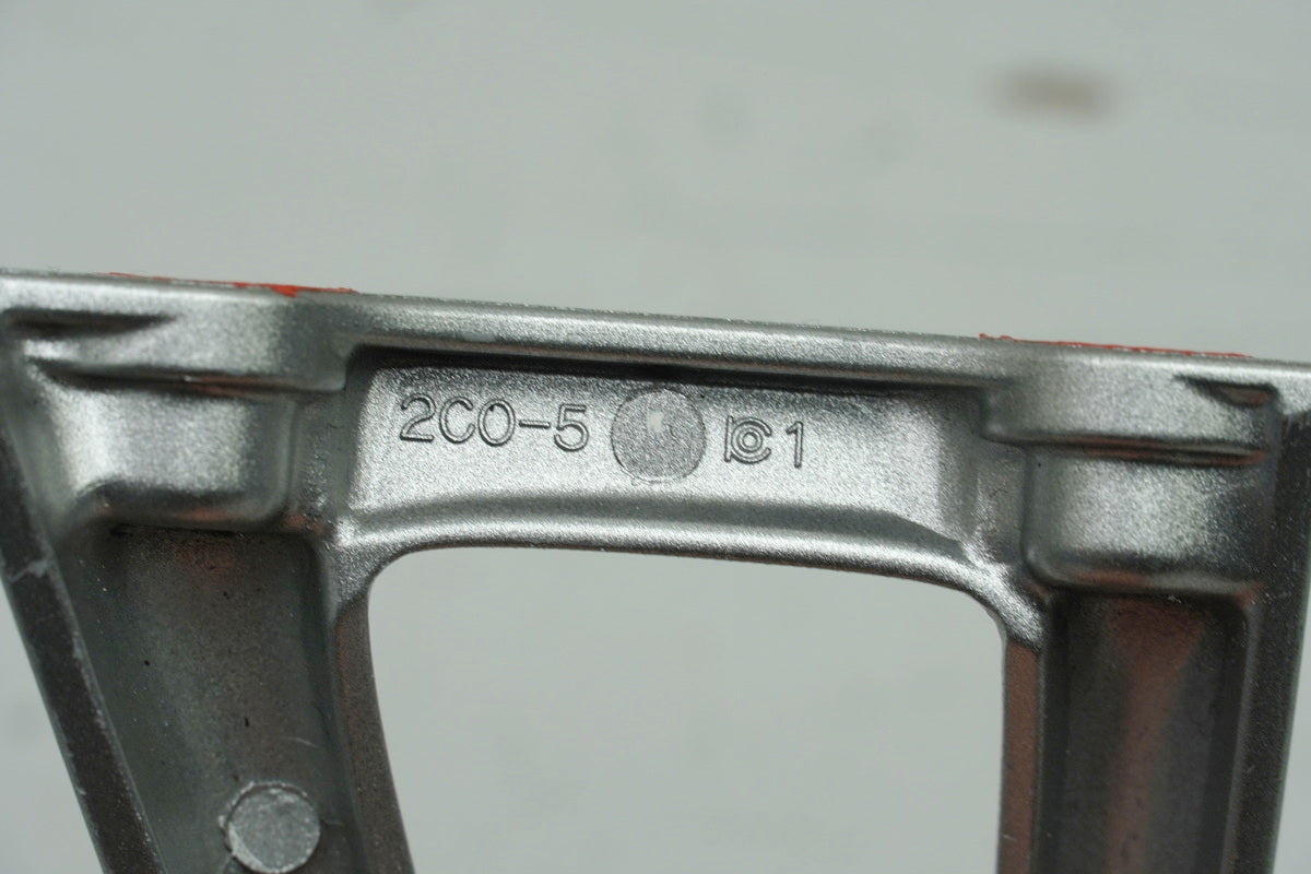 YAMAHA YZF R6 RJ11 RJ15 Footrest System Pillion Right Holder Footrest Plate