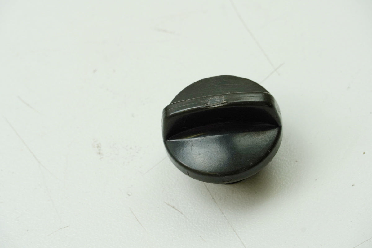 HONDA CBR 1100 XX SC35 Oil Filler Cap Screw 15611-MB0-000