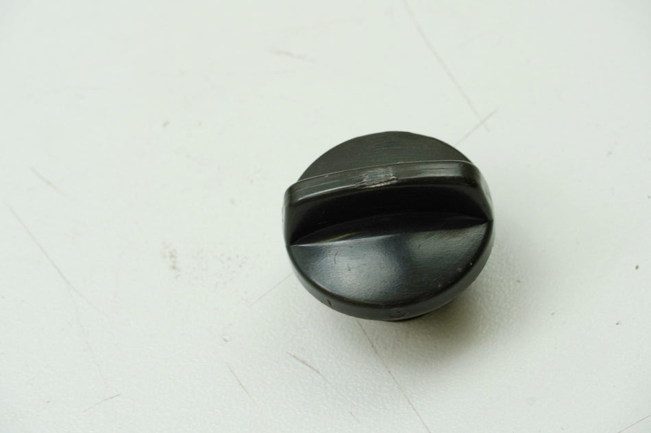 HONDA CBR 1100 XX SC35 Öleinfüllverschluß Deckel Schraube 15611-MB0-000