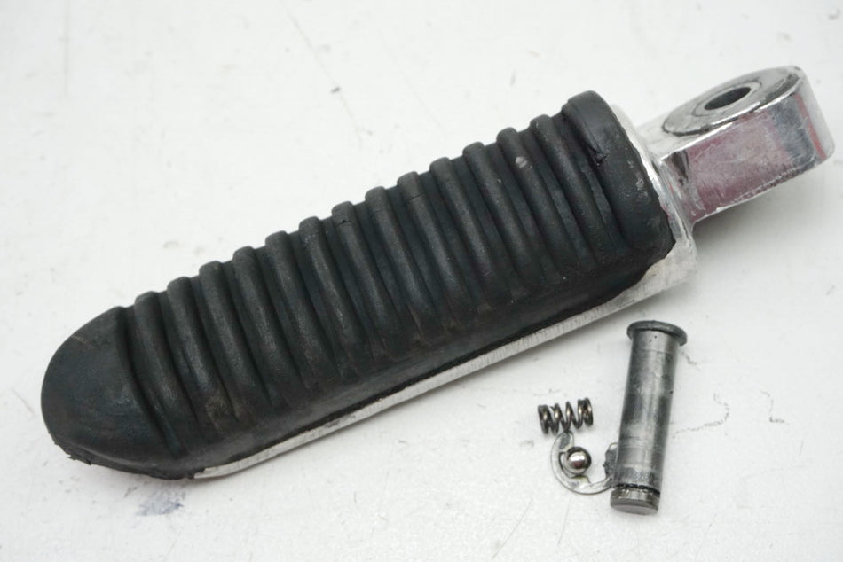 SUZUKI GSX 600 F AJ Fußraste Sozius links Footrest