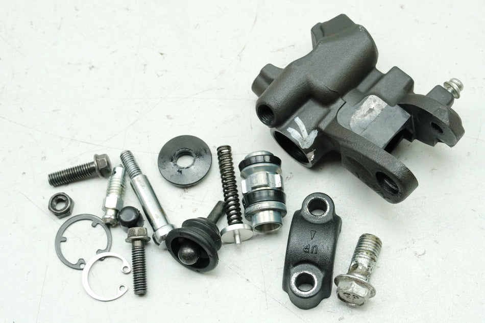 SUZUKI GSX-R 750 WVCW K8 K9 L0 600 Bremszylinder vorn Bremspumpe Nissin Radial