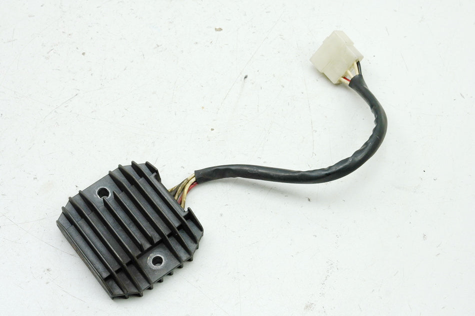 YAMAHA FZS 600 RJ02 FAZER Regulador de voltaje Rectificador original