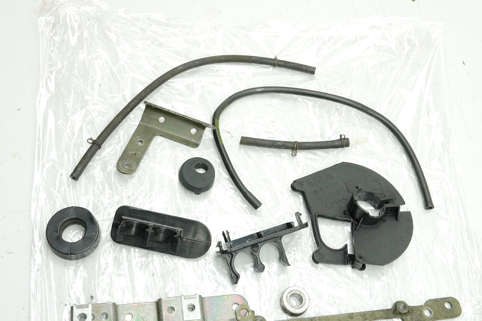 APRILIA SR 50 ZD4TEA Tornillos y piezas pequeñas (para carenado del bastidor y chasis)