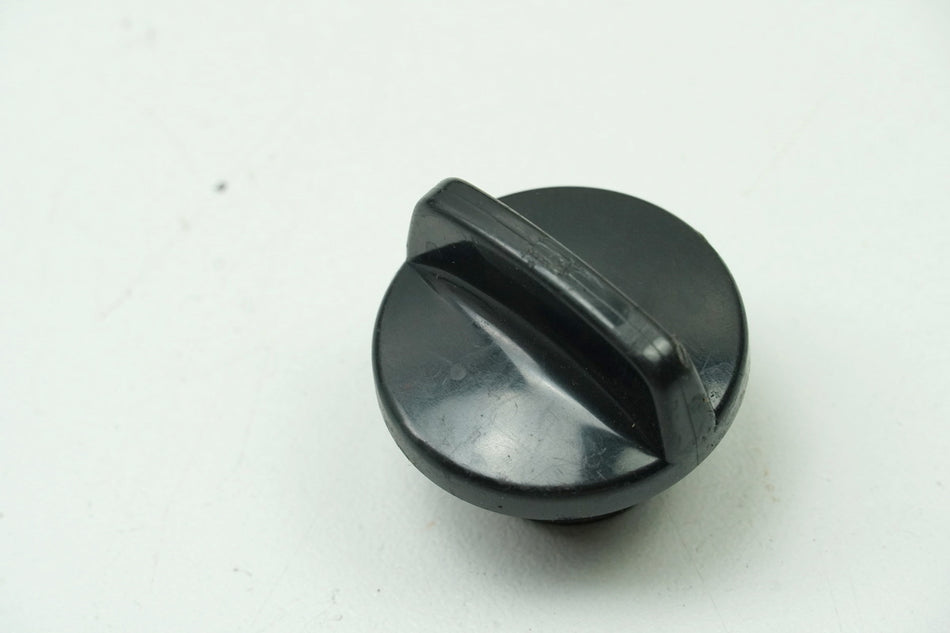 HONDA VFR 800 RC46 Deckel Öleinfüllstutzen Cover Verschluss Schraube Öl 98-01