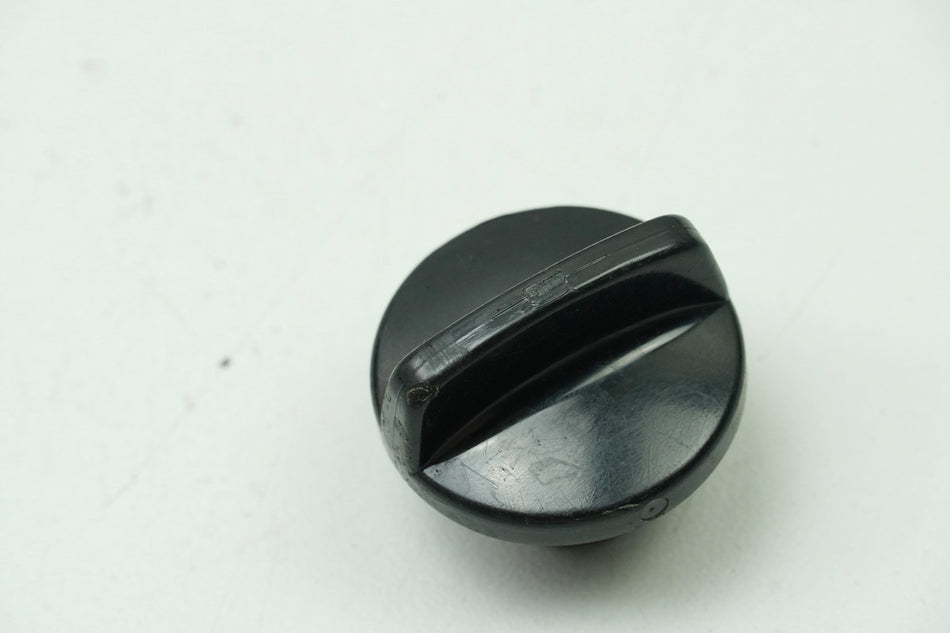 HONDA VFR 800 RC46 Deckel Öleinfüllstutzen Cover Verschluss Schraube Öl 98-01