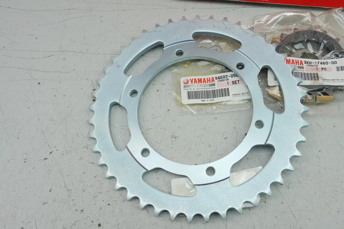 YAMAHA XJ 600 Kettensatz original Kette Ritzel Kettenrad 44 NEU