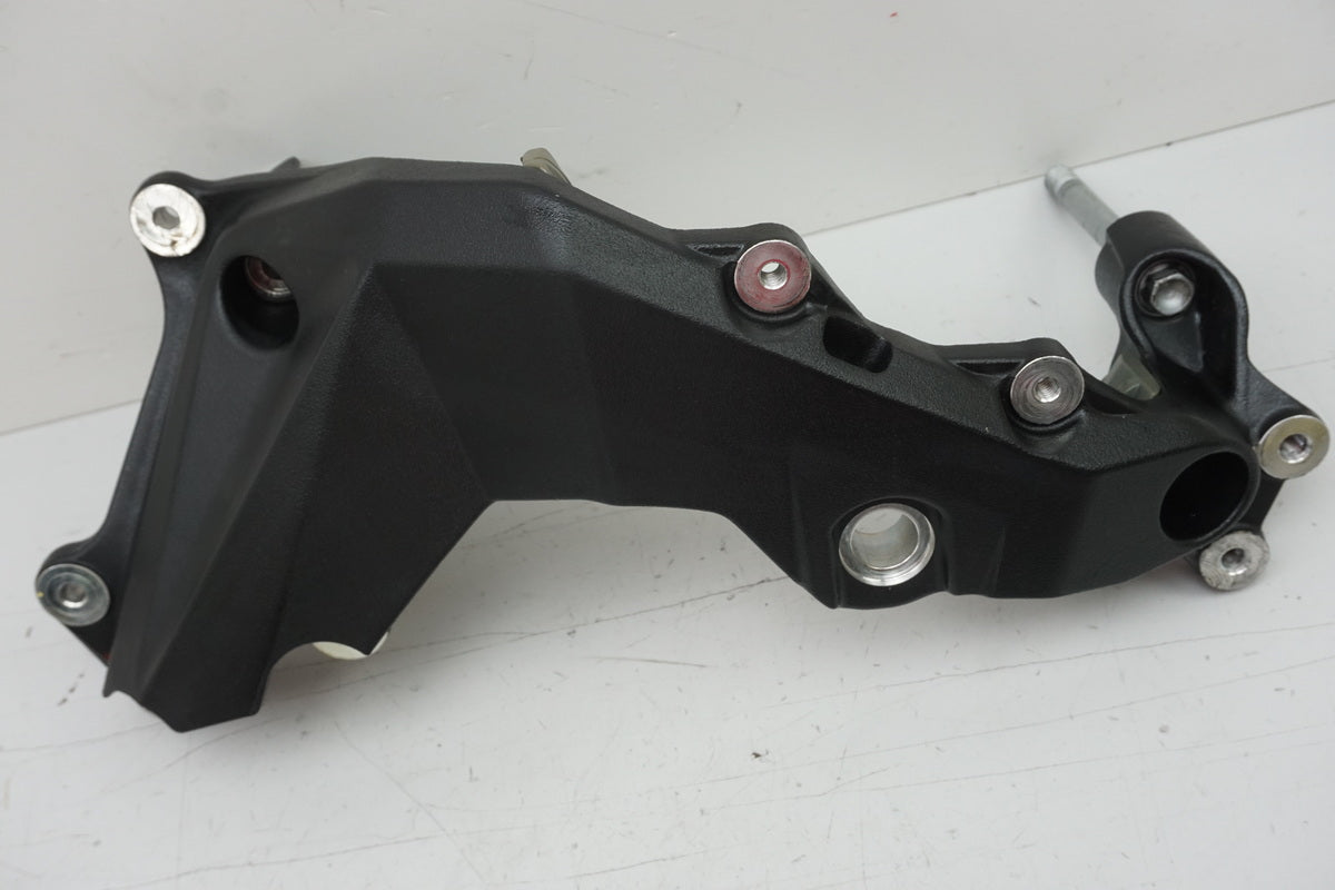 MV AGUSTA BRUTALE 800 DRAGSTER RR B322B Rahmenstrebe links Halter Schwinge Motor