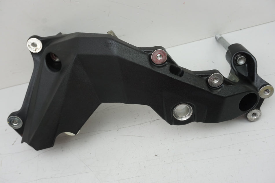 MV AGUSTA BRUTALE 800 DRAGSTER RR B322B Soporte bastidor izquierdo Horquilla basculante motor
