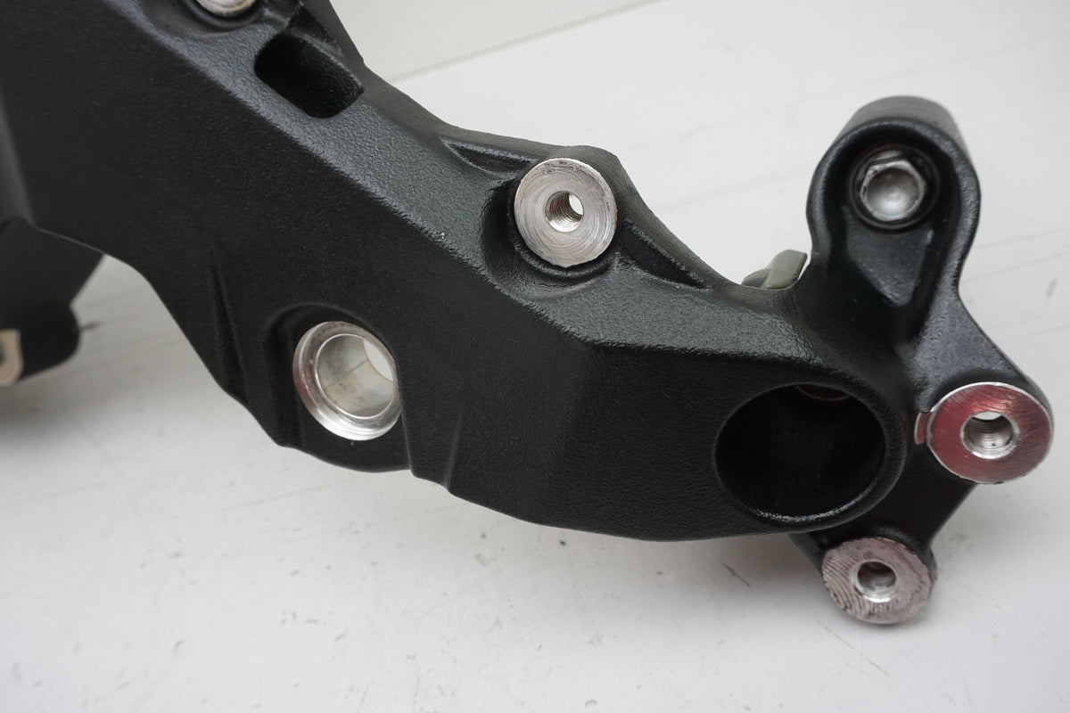 MV AGUSTA BRUTALE 800 DRAGSTER RR B322B Rahmenstrebe links Halter Schwinge Motor