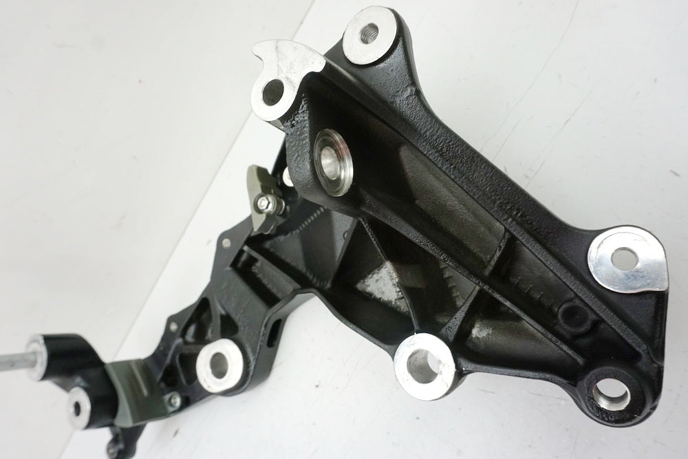 MV AGUSTA BRUTALE 800 DRAGSTER RR B322B Rahmenstrebe links Halter Schwinge Motor
