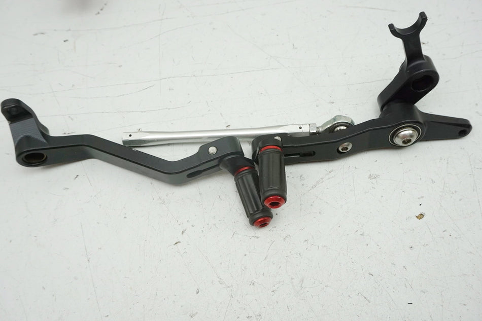 MV AGUSTA BRUTALE 800 DRAGSTER RR B322BB Reposapiés Rizoma PER 433 Palancas