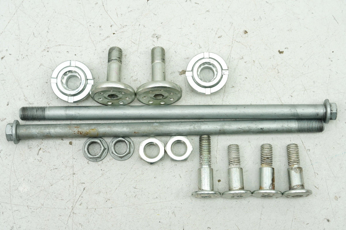 DUCATI MONSTER 696 ABS M5 Halterung Motor Achse Schrauben Motorhalter NUR 1626km