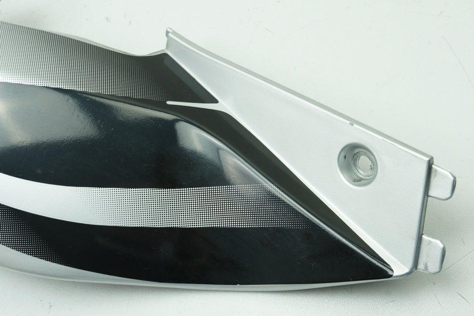 Aprilia Pegaso 650 Strada Carenado trasero derecho Tapa Cubierta Lateral