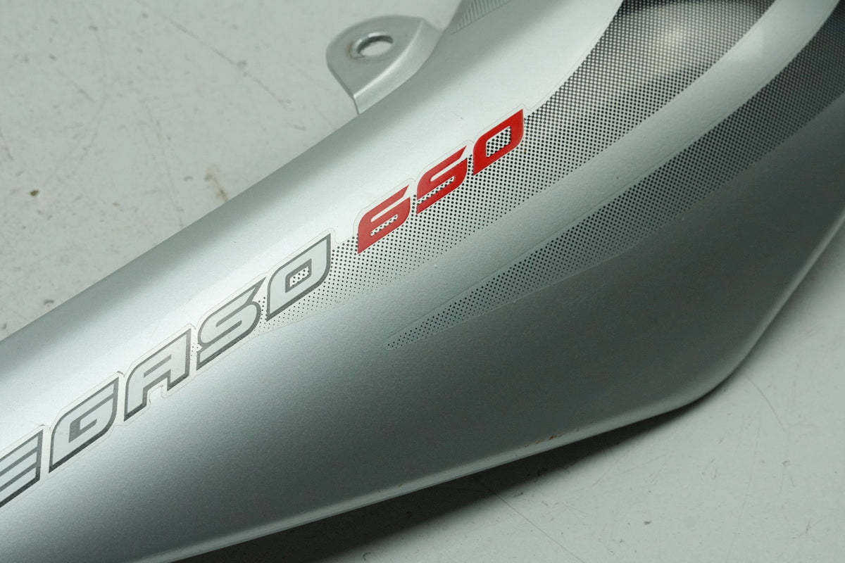 Aprilia Pegaso 650 Strada Heckverkleidung rechts Abdeckung Cover Seitendeckel
