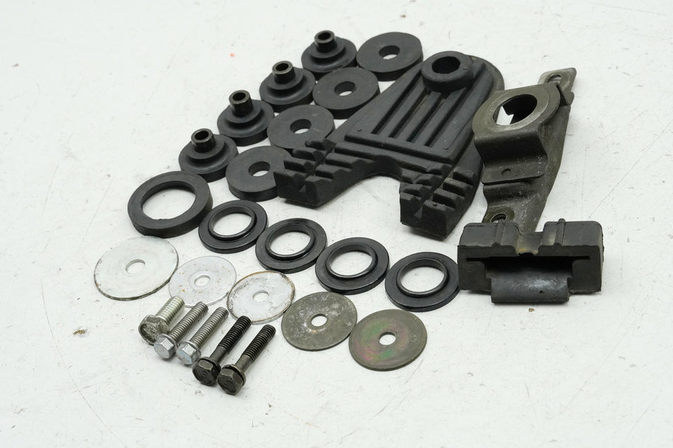 YAMAHA XV 535 VIRAGO 2YL Halterung für Tank Gummis Schrauben Hülse Distanz