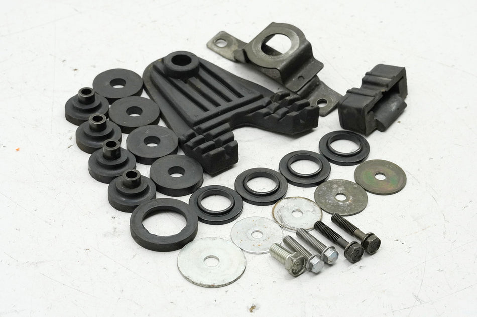 YAMAHA XV 535 VIRAGO 2YL Halterung für Tank Gummis Schrauben Hülse Distanz