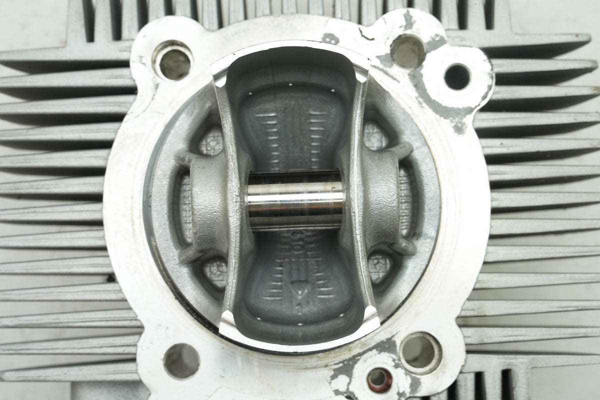 DUCATI MONSTER 696 ABS M5 Cylinder & Piston - horizontal (for engine) ONLY 1626km