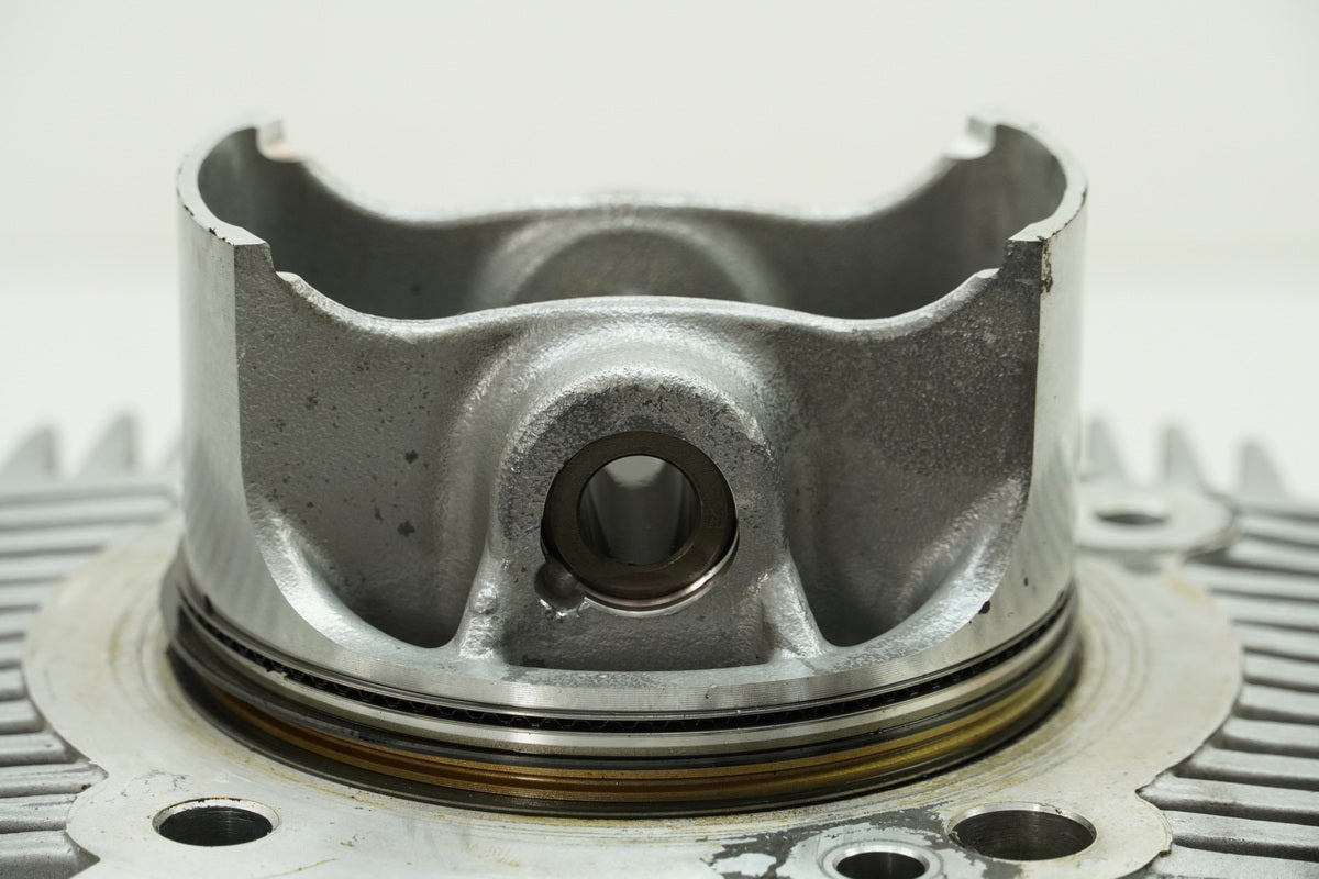 DUCATI MONSTER 696 ABS M5 Cylinder & Piston - horizontal (for engine) ONLY 1626km