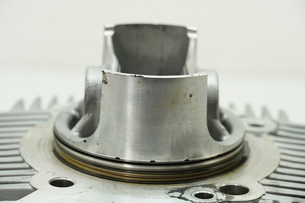 DUCATI MONSTER 696 ABS M5 Cylinder & Piston - horizontal (for engine) ONLY 1626km