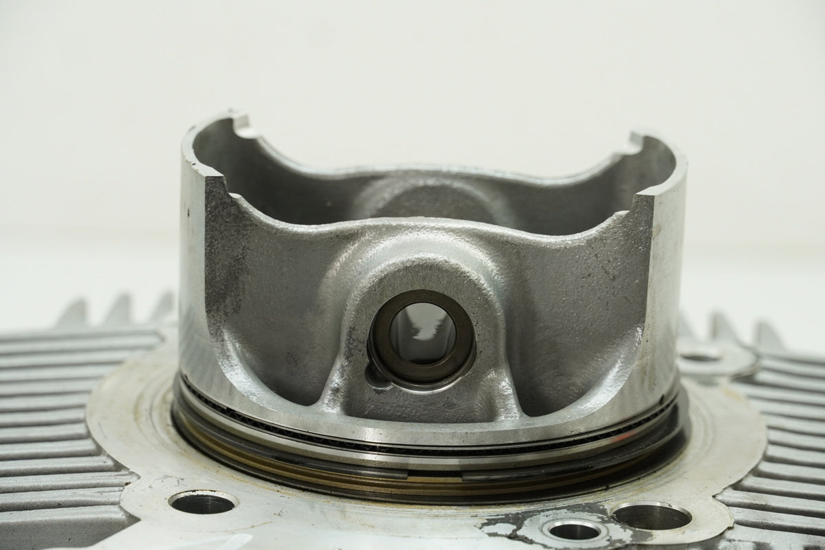 DUCATI MONSTER 696 ABS M5 Cylinder & Piston - horizontal (for engine) ONLY 1626km