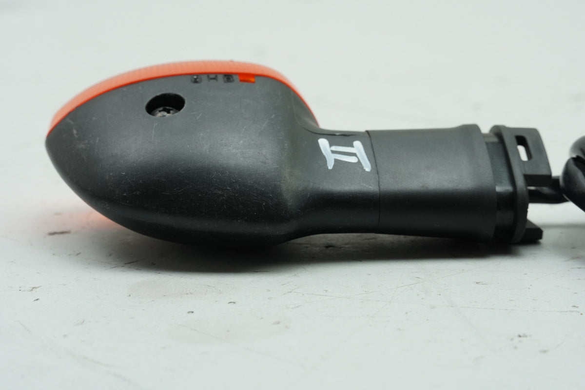 YAMAHA YZF R6 RJ11 Turn Signal Rear Left Original 2C0-83330-00-00