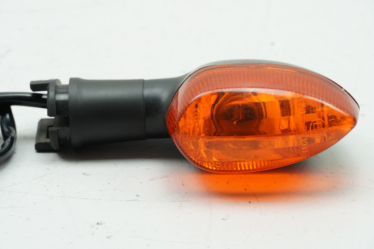 YAMAHA YZF R6 RJ11 Turn Signal Rear Right Original 2C0-83340-00-00