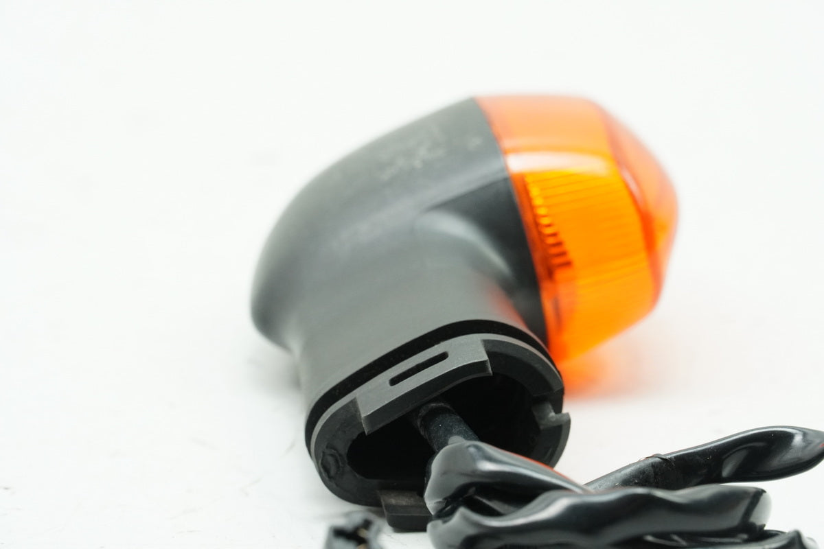 YAMAHA YZF R6 RJ11 Turn Signal Rear Right Original 2C0-83340-00-00