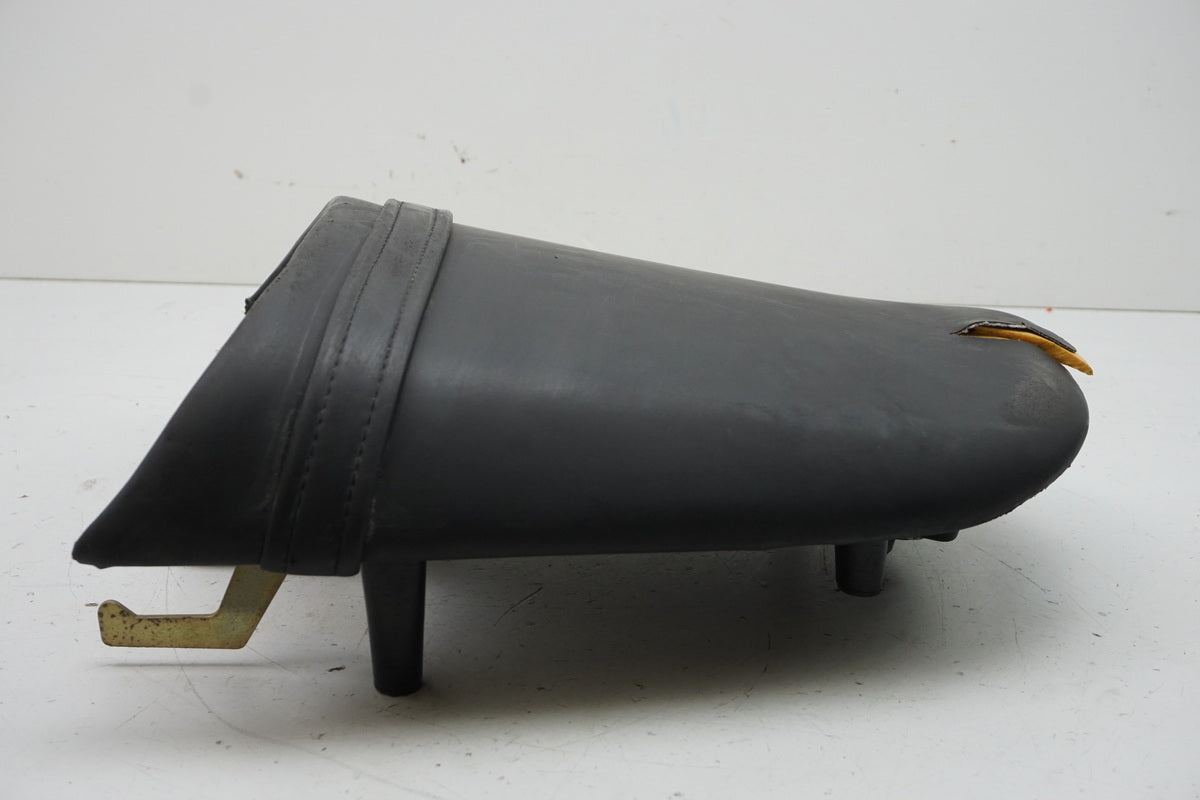 TRIUMPH DAYTONA 955 i T 595 SPEED TRIPLE - Soziussitz Sitz Seat 2301450