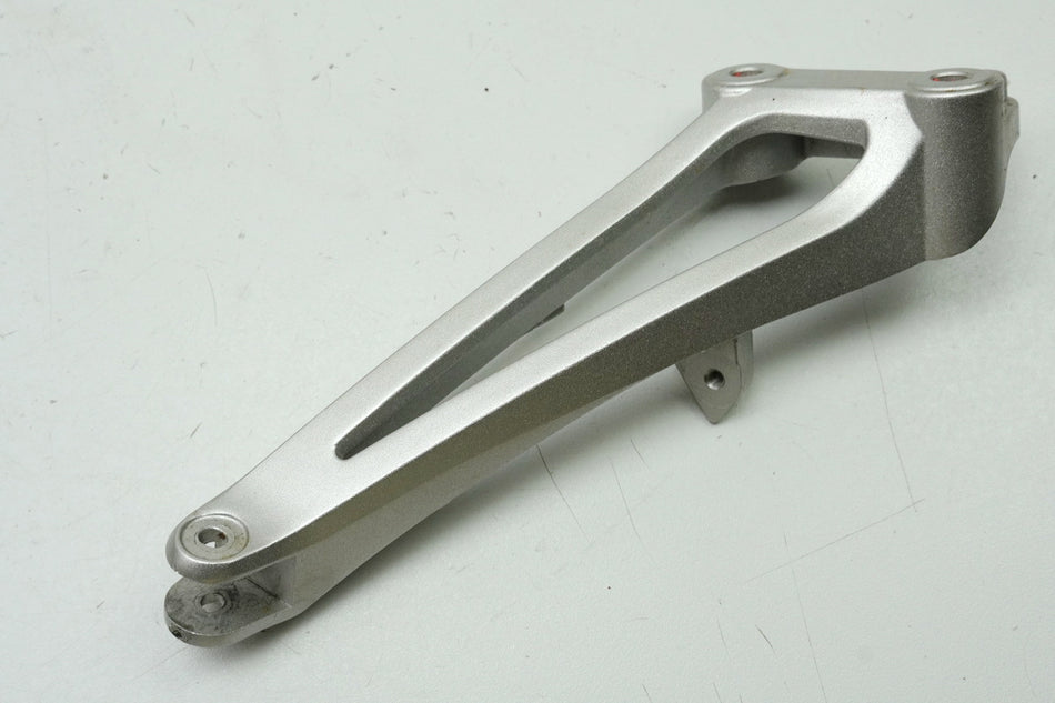YAMAHA YZF R1 RN22 Soporte estribera pasajero derecho Soporte estribera placa estribera