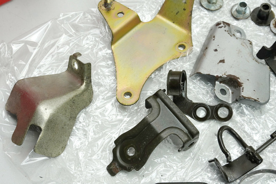 HONDA XL 600 PD06 TRANSALP Tornillos Piezas pequeñas Soportes Tuercas (para bastidor)