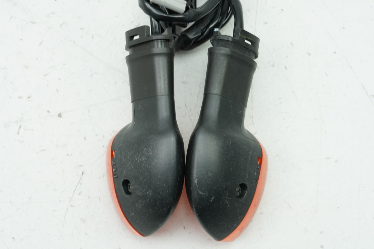 YAMAHA YZF R6 RJ15 turn signals left and right rear original pair 2C0-83330-00-00