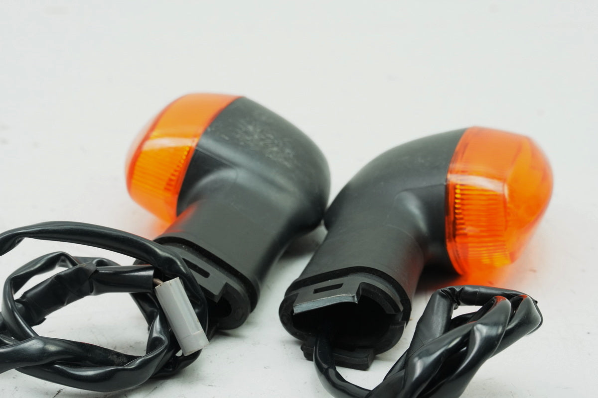 YAMAHA YZF R6 RJ15 turn signals left and right rear original pair 2C0-83330-00-00