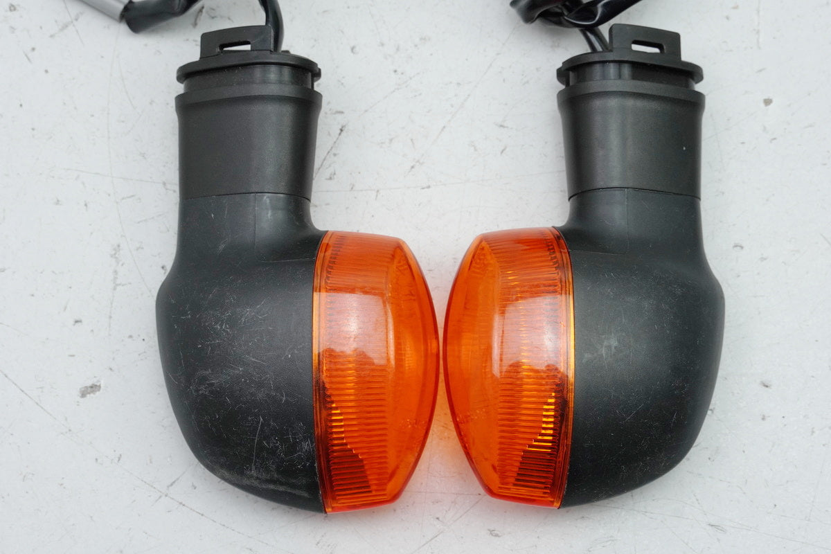 YAMAHA YZF R6 RJ11 Turn Signals Left and Right Rear Original Pair 2C0-83330-00-00