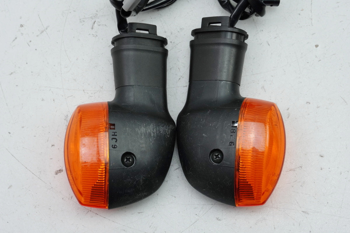 YAMAHA YZF R6 RJ11 Turn Signals Left and Right Rear Original Pair 2C0-83330-00-00