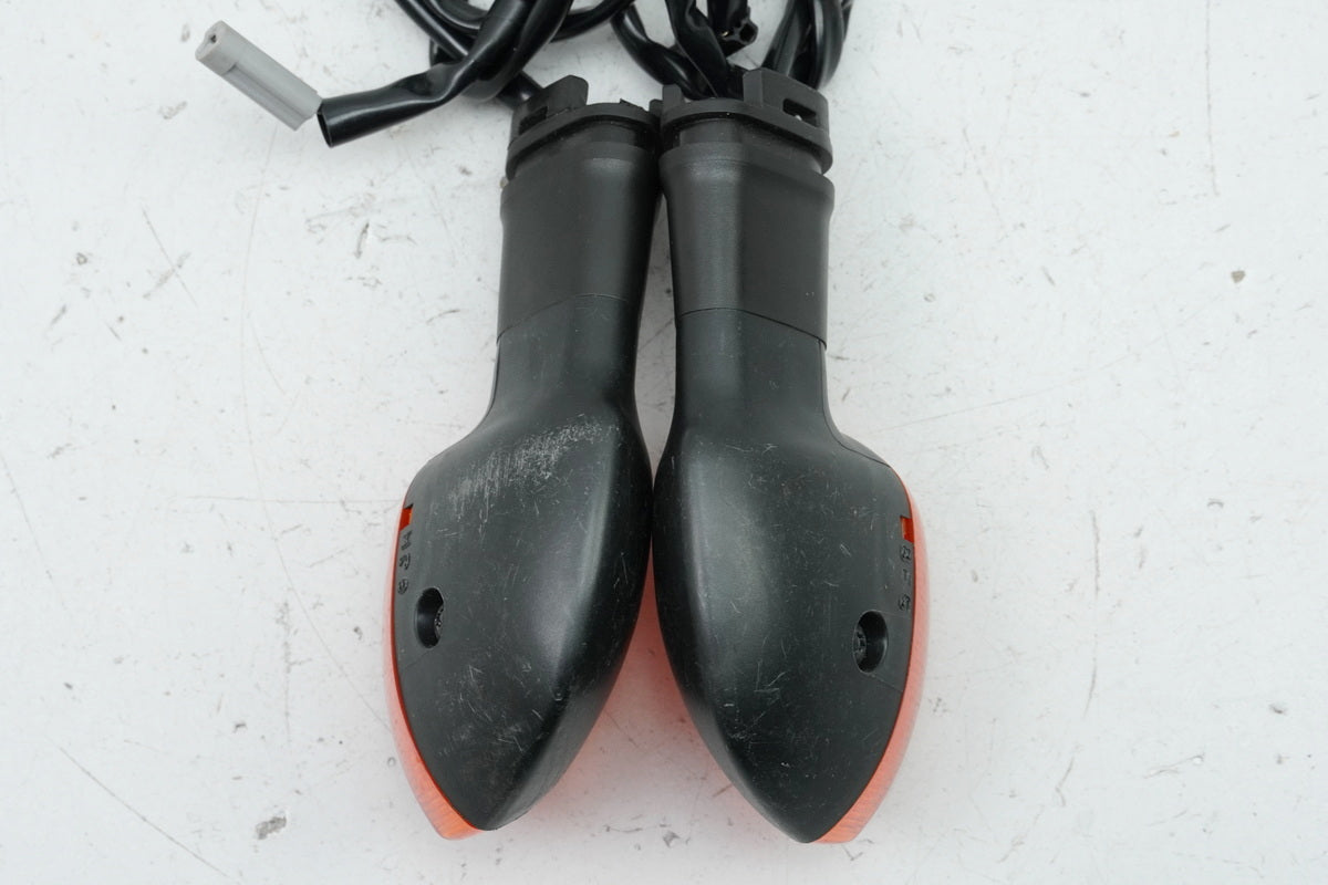 YAMAHA YZF R6 RJ11 Turn Signals Left and Right Rear Original Pair 2C0-83330-00-00