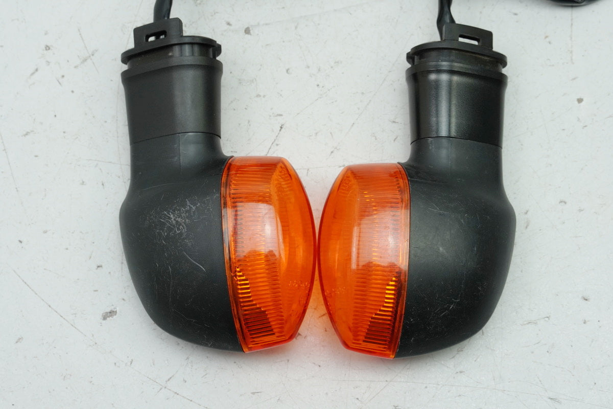 YAMAHA YZF R6 RJ11 Turn Signals Left and Right Rear Original Pair 2C0-83330-00-00