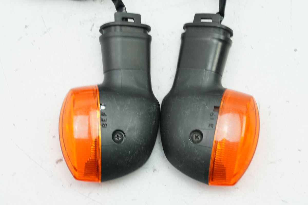 YAMAHA YZF R6 RJ11 Turn Signals Left and Right Rear Original Pair 2C0-83330-00-00