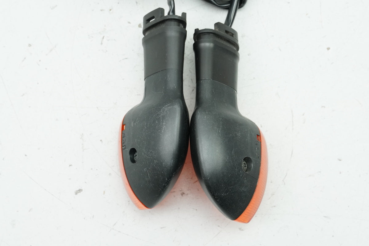 YAMAHA YZF R6 RJ11 Turn Signals Left and Right Rear Original Pair 2C0-83330-00-00