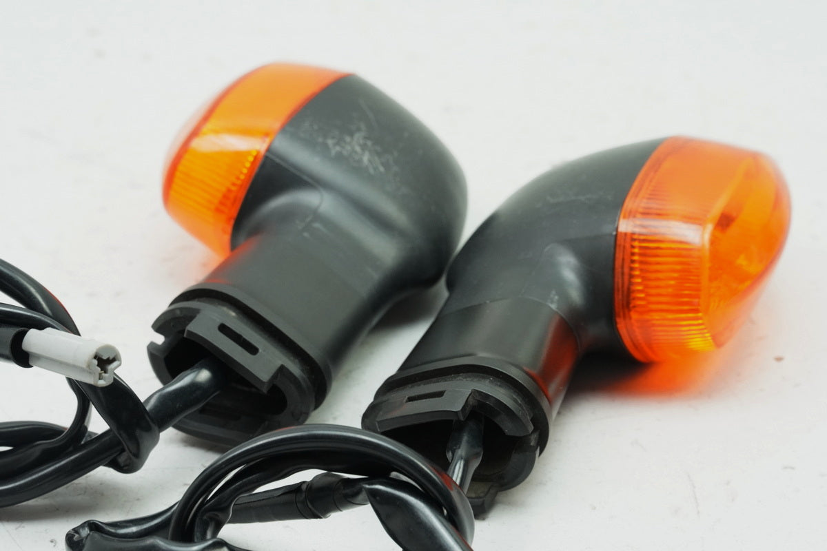 YAMAHA YZF R6 RJ11 Turn Signals Left and Right Rear Original Pair 2C0-83330-00-00