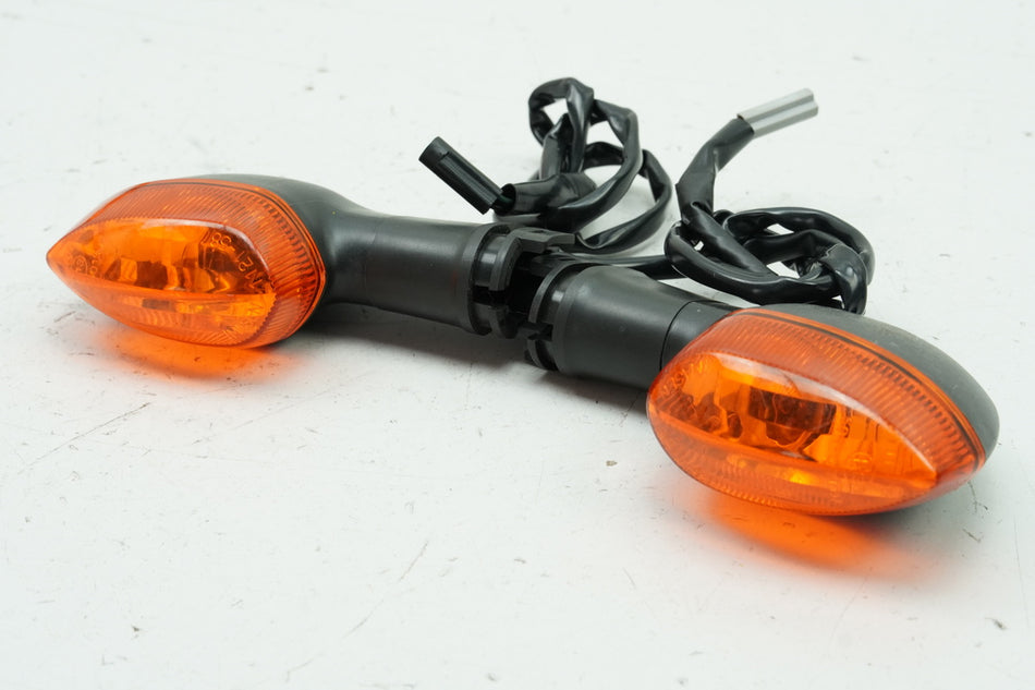 YAMAHA YZF R1 RN12 intermitentes traseros izquierdo y derecho originales Par 2C0-83330-00-00